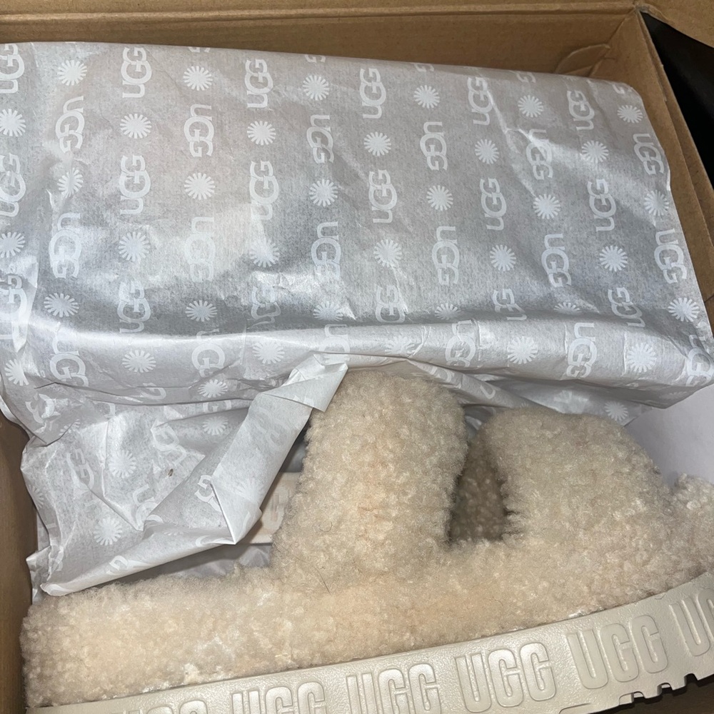 UGG Cream Fluffy Slippers